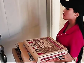 Pizza Delivery Teen Cheated off out of one's mind Jerking Fellows (Ember Snow) [UNCENSORED]