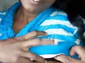 Sri Lankan aunty shows boobs