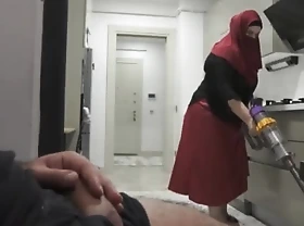 Caught jerking off while watching my Pretentiously ass Hijab Stepmom.